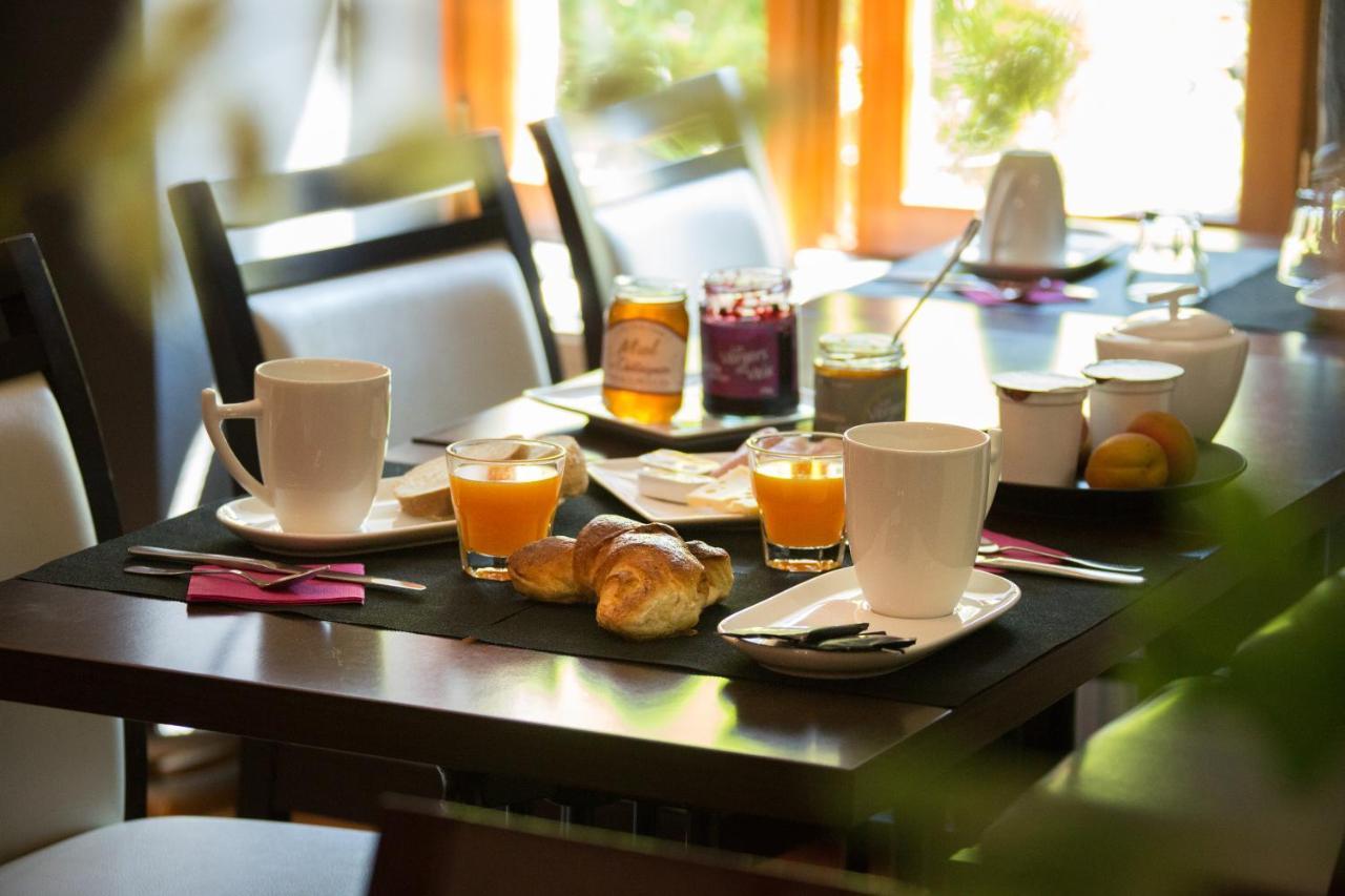 Logis Hotel Restaurant La Brasserie Treignac Екстериор снимка