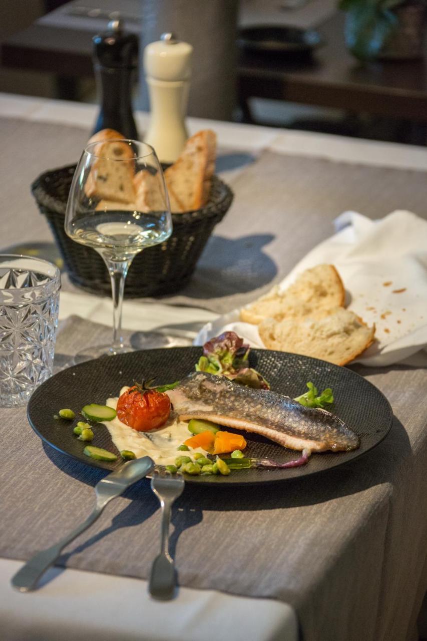 Logis Hotel Restaurant La Brasserie Treignac Екстериор снимка